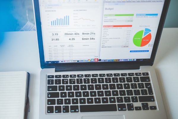 Webinar 'Factura electrónica: cómo y cuándo debes emitir las facturas en tu clínica'